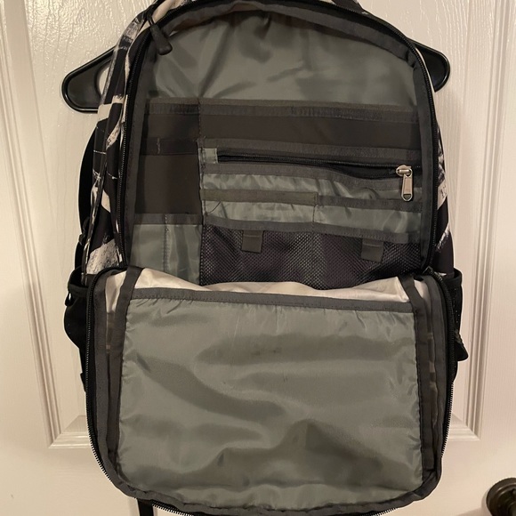 The North Face Recon Backpack - Picture 3 of 6